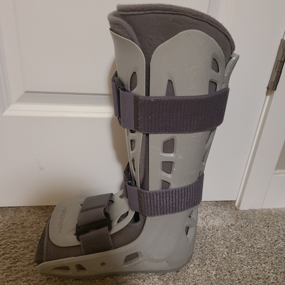 Orthopedic post surgery boot knee high - Picture 4 of 7
